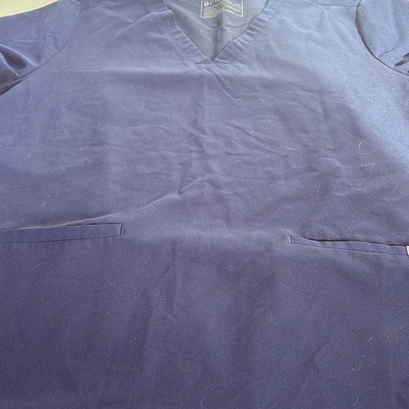 FIGS vneck short sleeve 2 front pocket Tech Collection scrub shirt navy blue - Picture 16 of 16